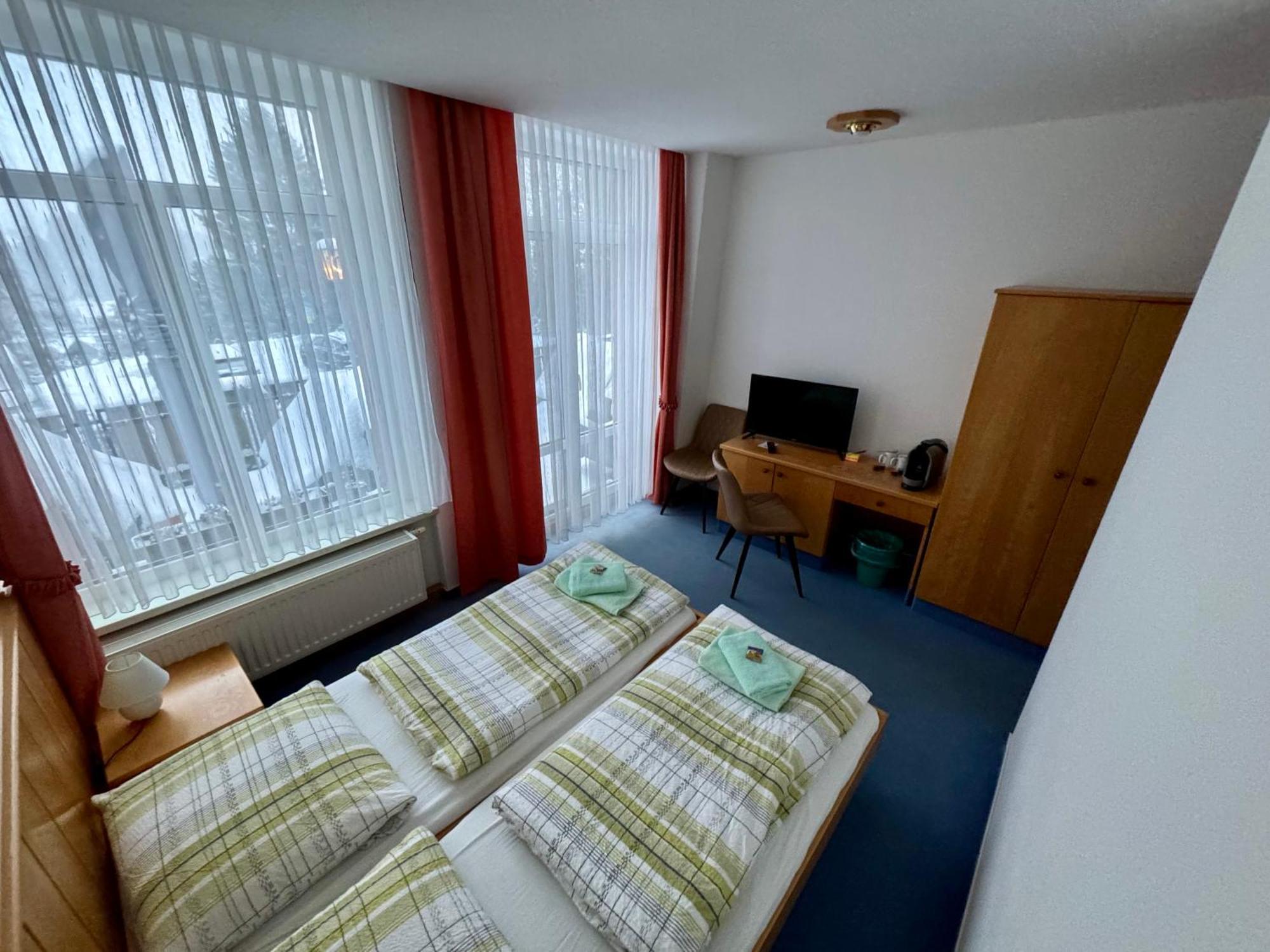 Pension Und Berggasthaus Kapellenstein Geyer Esterno foto